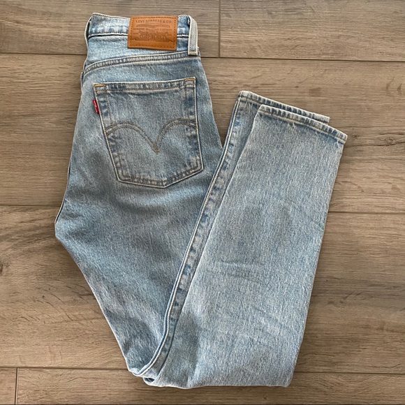 Wedgie Levi’s Jeans - Picture 1 of 4